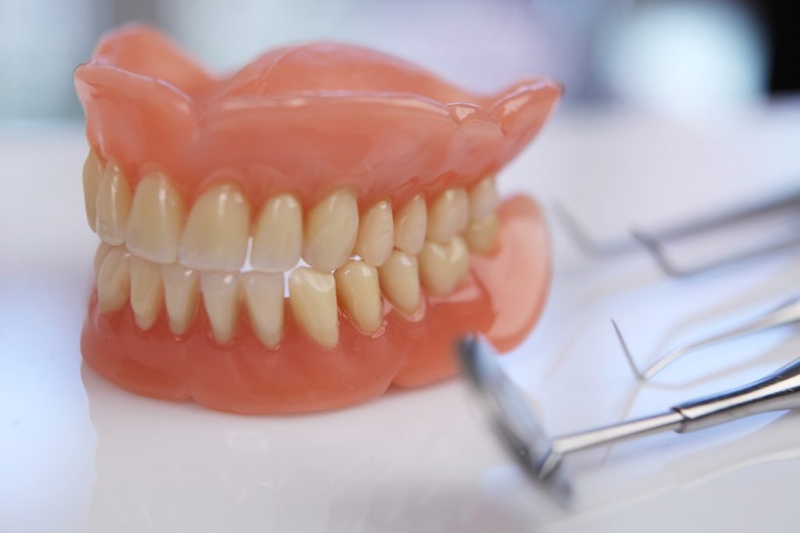 Hàm tháo lắp phù hợp với tình trạng mất nhiều răng