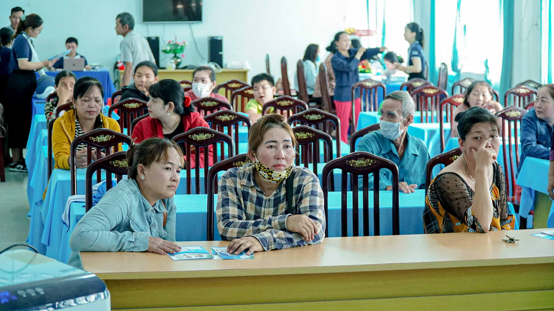 Lan tỏa giá trị nụ cười với người dân Phường Khánh Hậu Không khí náo nhiệt ngày thăm khám