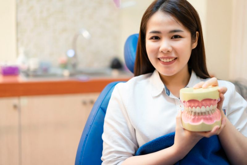 Bọc răng sứ có niềng được không? Giải đáp từ chuyên gia Răng còn khỏe mạnh có thể đáp ứng các điều kiện niềng răng