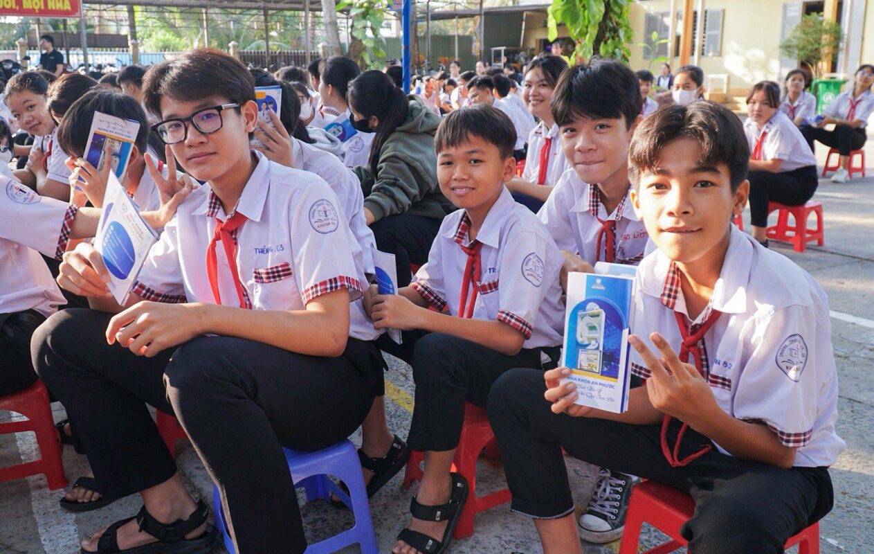 THCS Khánh Hậu - Lần đầu đồng hành cùng hành trình chăm sóc nụ cười Chia sẻ nha khoa học đường - thcs Khánh Hậu - 4