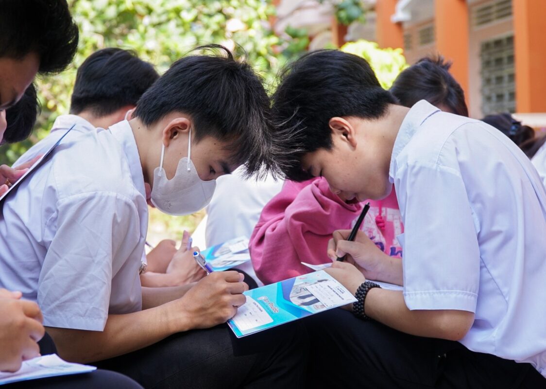 Thăm khám tầm soát sức khỏe răng miệng tại Trung Tâm GDTX Tỉnh Long An Thăm khám GDTX Long An - 1