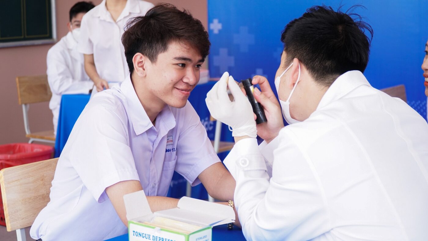 Thăm khám tầm soát sức khỏe răng miệng tại Trung Tâm GDTX Tỉnh Long An Thăm khám GDTX Long An - 4