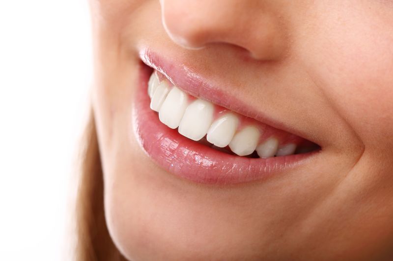 Bọc răng sứ kiểu răng thỏ: Phương pháp thực hiện, chi phí ra sao? Răng thỏ đẹp khi có độ to và độ dài vừa phải