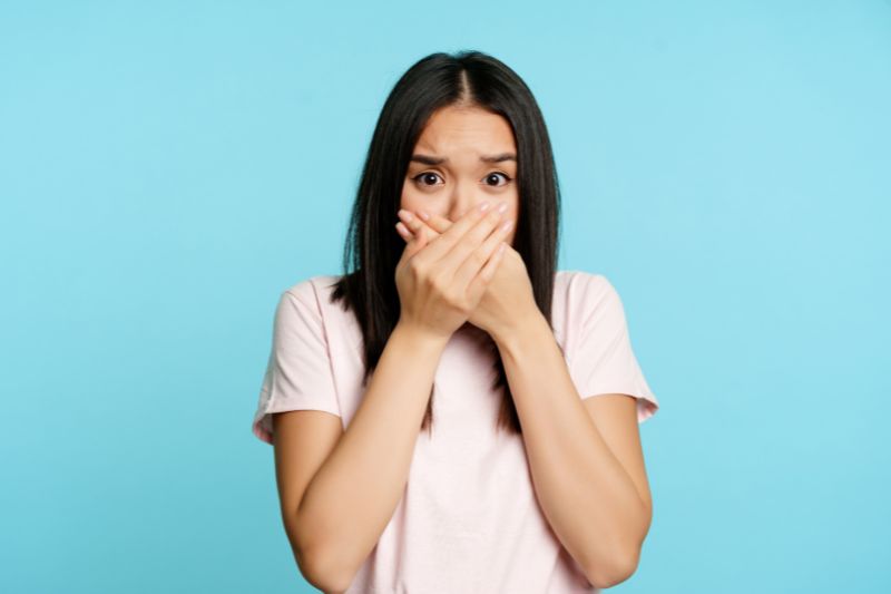 Vì sao răng chen chúc? Giải pháp khắc phục hiệu quả Răng chen chúc gây ra các vấn đề thẩm mỹ, bệnh lý răng miệng và khả năng phát âm