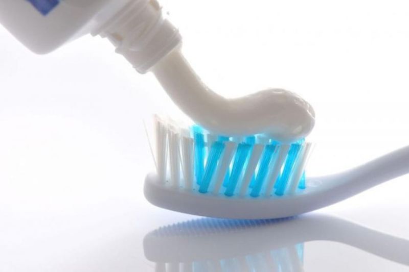 Răng nhiễm fluor là gì? Nguyên nhân và cách khắc phục hiệu quả Sử dụng kem đánh răng chứa fluor với liều lượng hợp lý