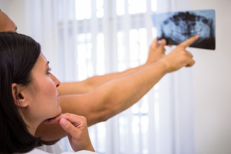 Răng khôn mọc lệch nhưng không đau có nên nhổ? Một số lưu ý cần biết Chụp X-quang xác định hướng mọc của răng khôn