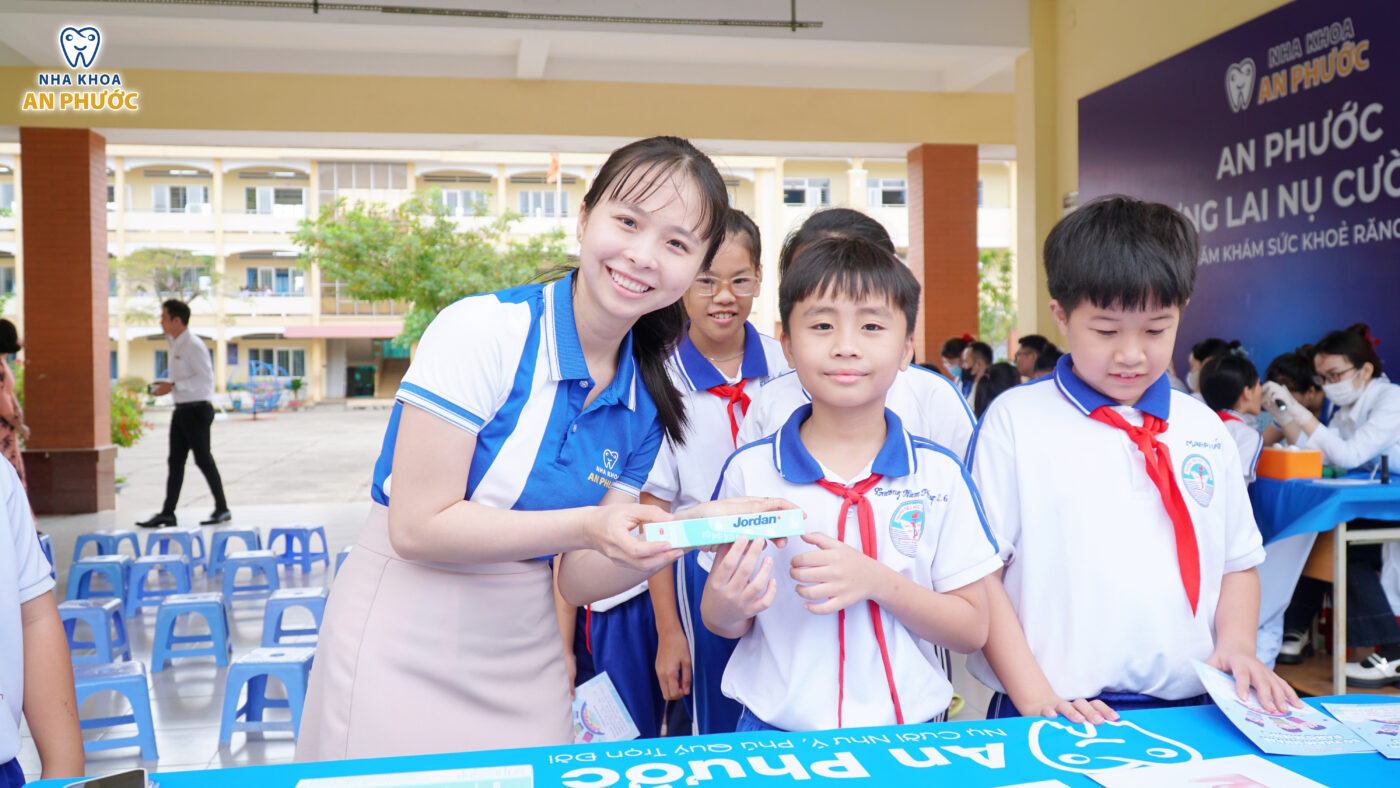 Đồng hành chăm sóc răng miệng cùng những mầm non Trường Tiểu học Võ Thị Sáu Thăm khám Nha khoa học đường Trường Tiểu học Võ Thị Sáu - 3