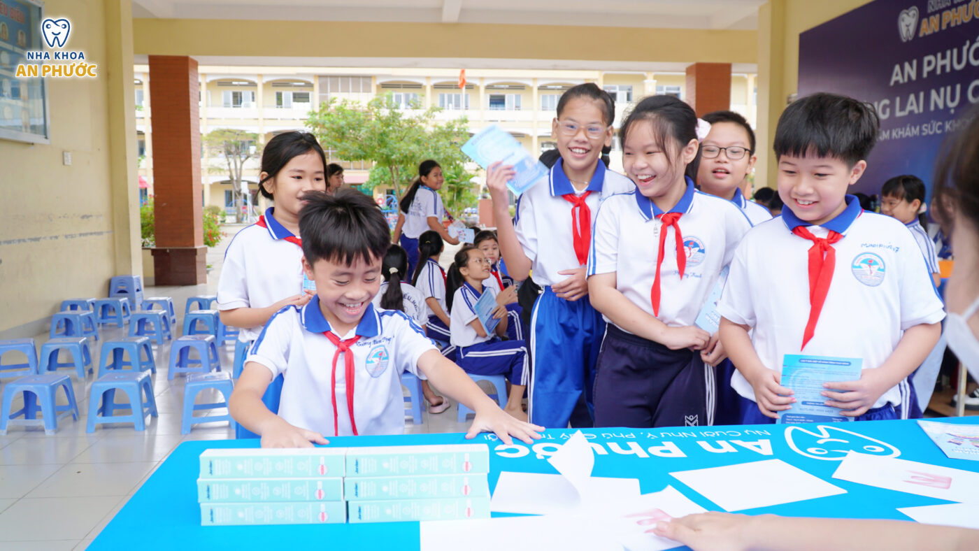 Đồng hành chăm sóc răng miệng cùng những mầm non Trường Tiểu học Võ Thị Sáu Thăm khám Nha khoa học đường Trường Tiểu học Võ Thị Sáu - 4
