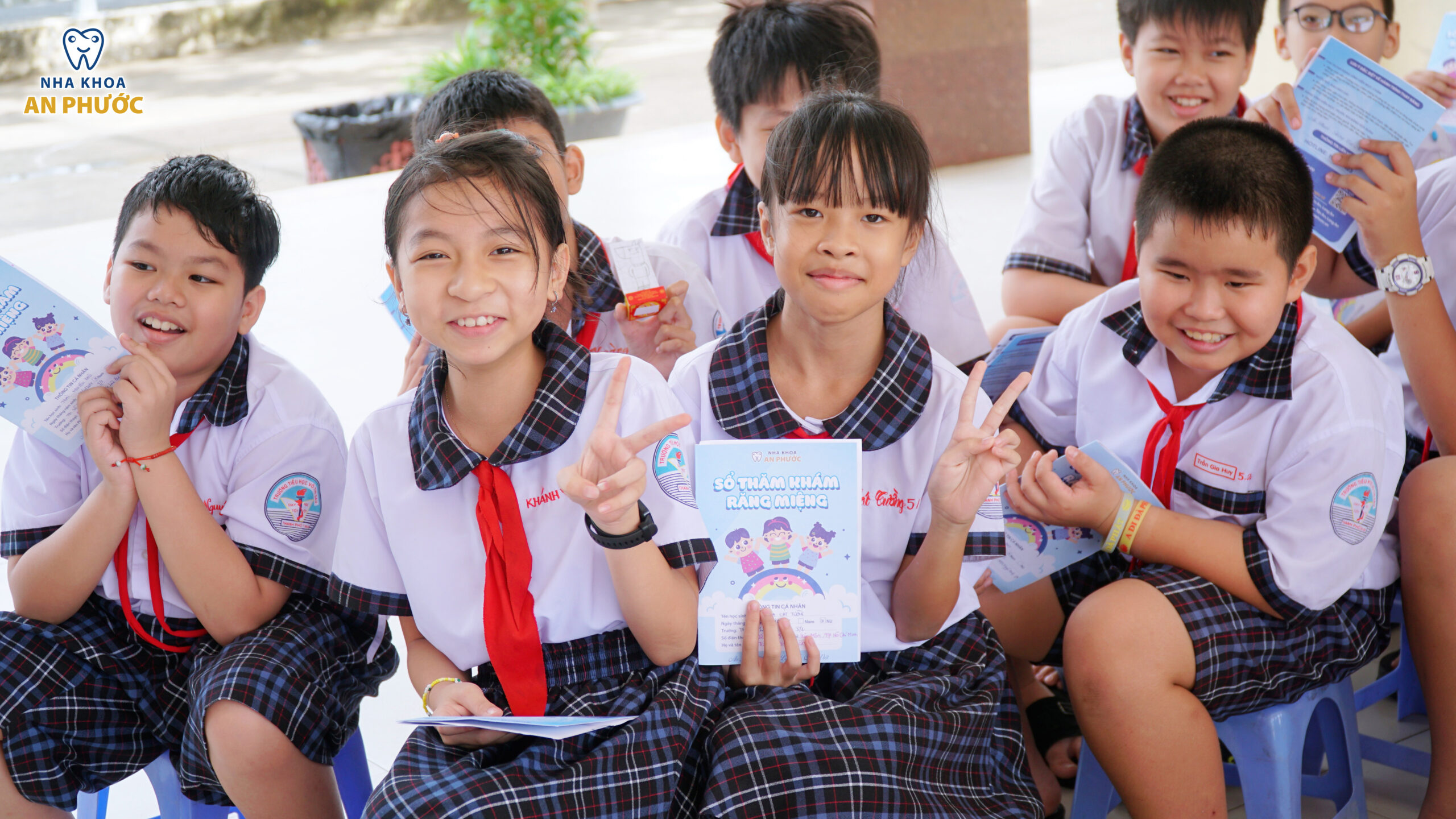 Đồng hành chăm sóc răng miệng cùng những mầm non Trường Tiểu học Võ Thị Sáu Tình trạng răng miệng của các học sinh được cập nhật trong sổ thăm khám