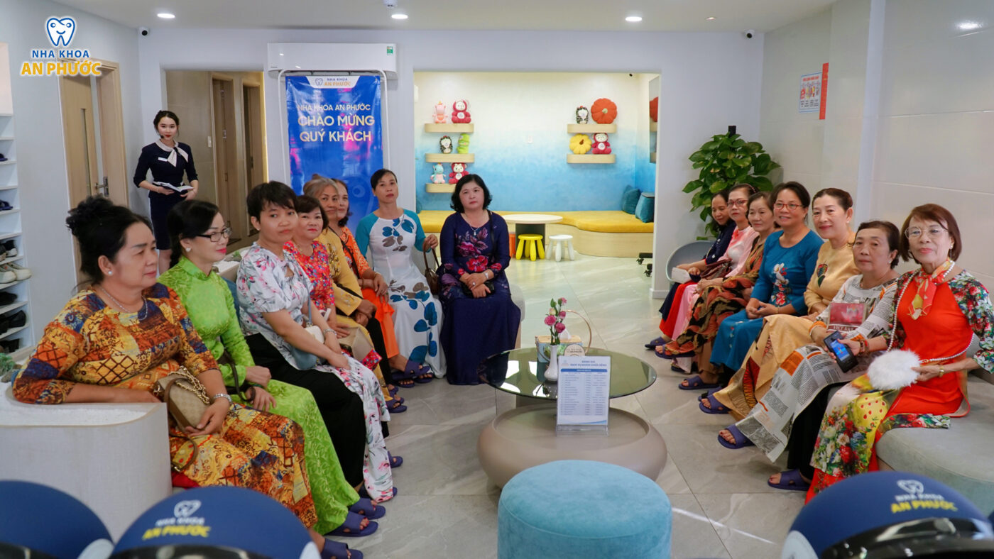 Hội Phụ Nữ Phường 6 tham quan và thăm khám răng miệng tại An Phước Hoi Phu Nu Phuong 6 tham quan Nha Khoa An Phuoc 2 Tháng 10 24, 2025