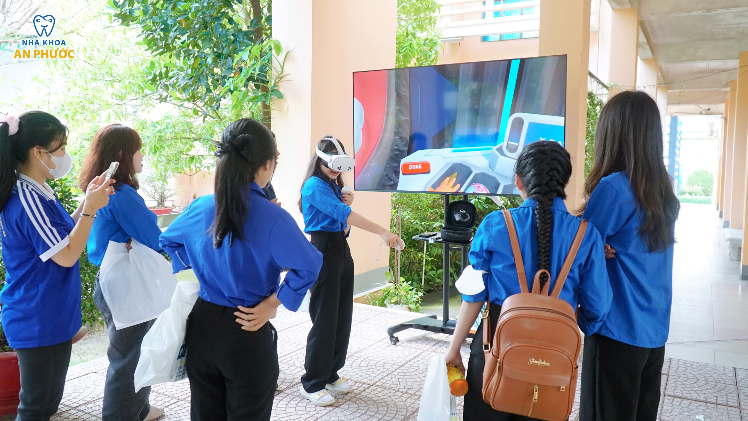 Say Hi Trường Đại Học Kinh Tế Công Nghiệp Long An Trải nghiệm trò chơi thực tế ảo cùng nha khoa An Phước