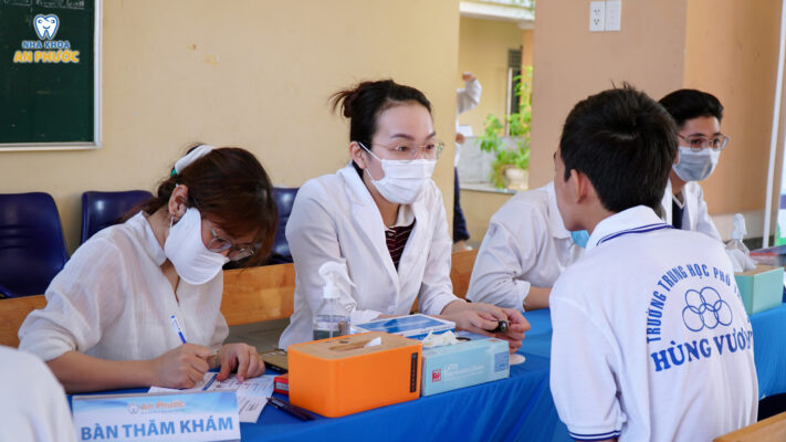 Thăm khám răng miệng Trường THPT Hùng Vương - Tháng 5.2025