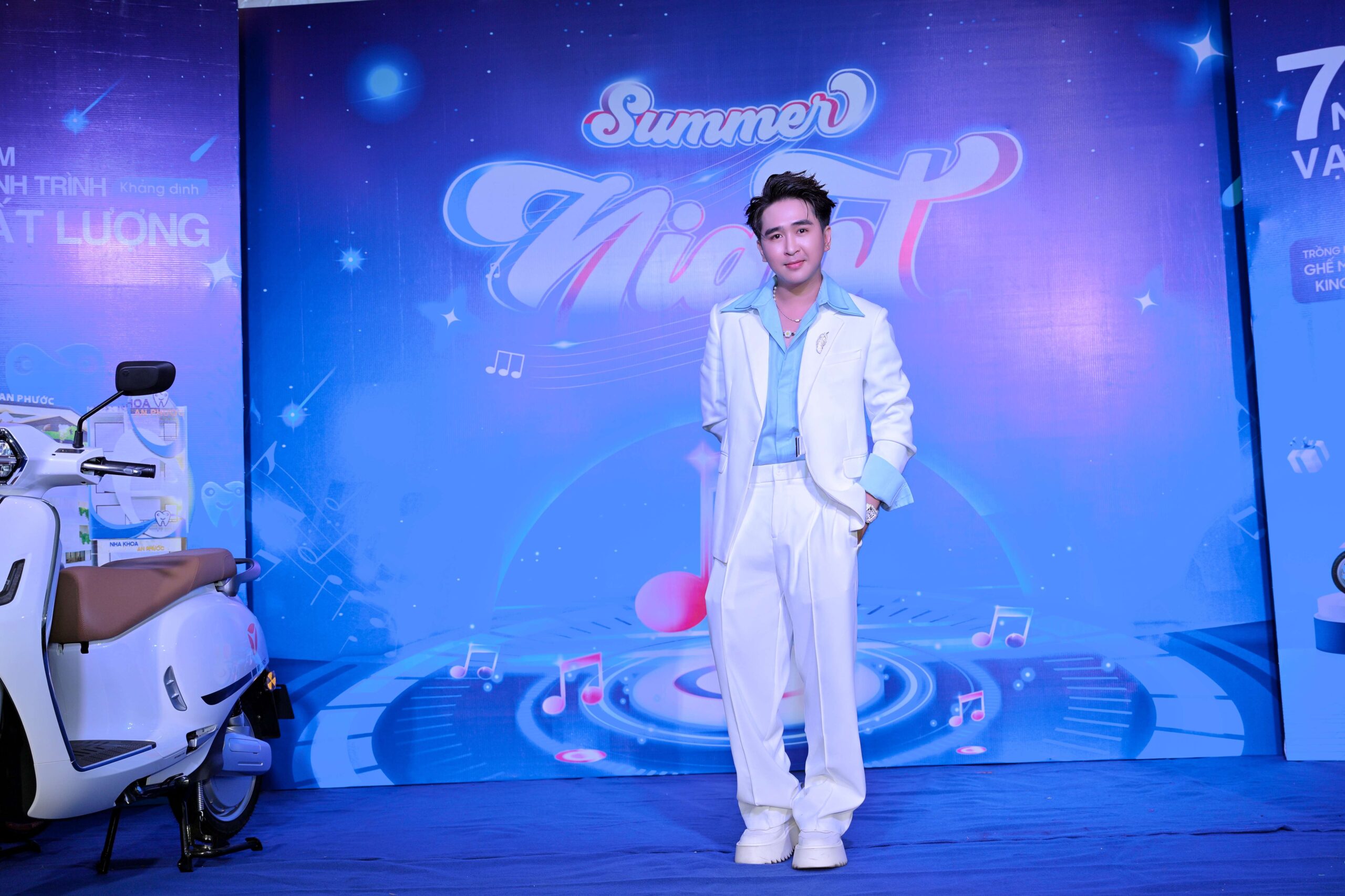 MC Thanh Nhí duyên dáng dẫn dắt chương trình